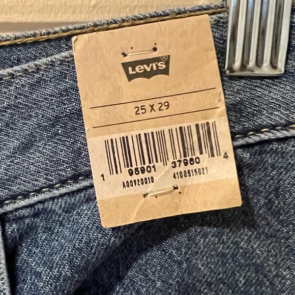 Levi's High Waisted Straight Jeans (25) - Picture 11 of 12
